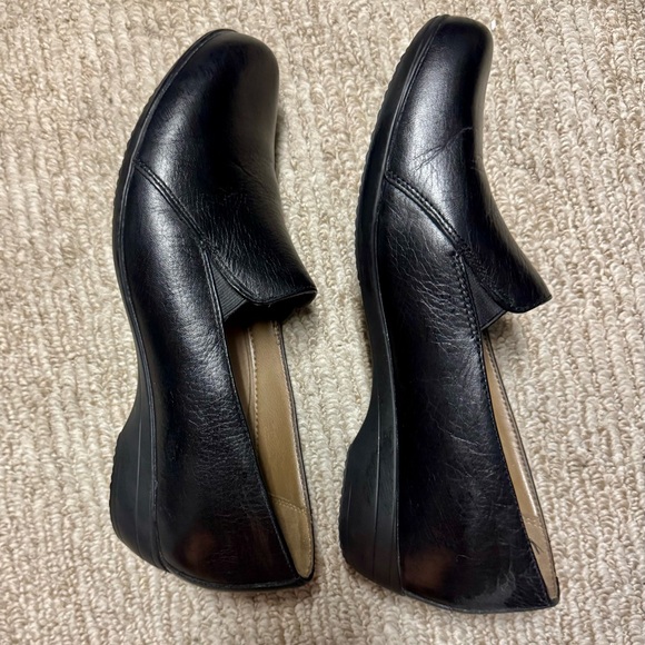 Dansko Women's Black Slip-On Leather Shoes Womens size 40 (US 10) - Picture 2 of 3